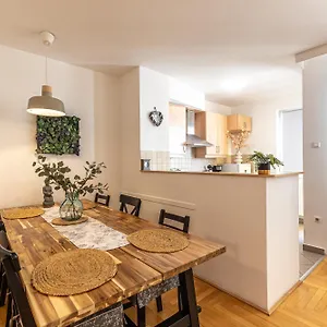 Appartement Gozsdu Court Premier